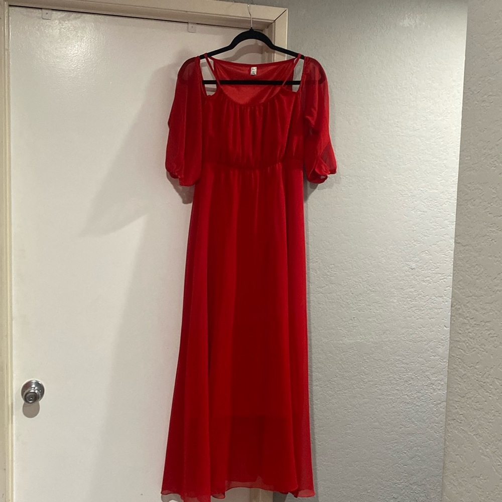 Size L, Red dress with off the shoulder sleeves